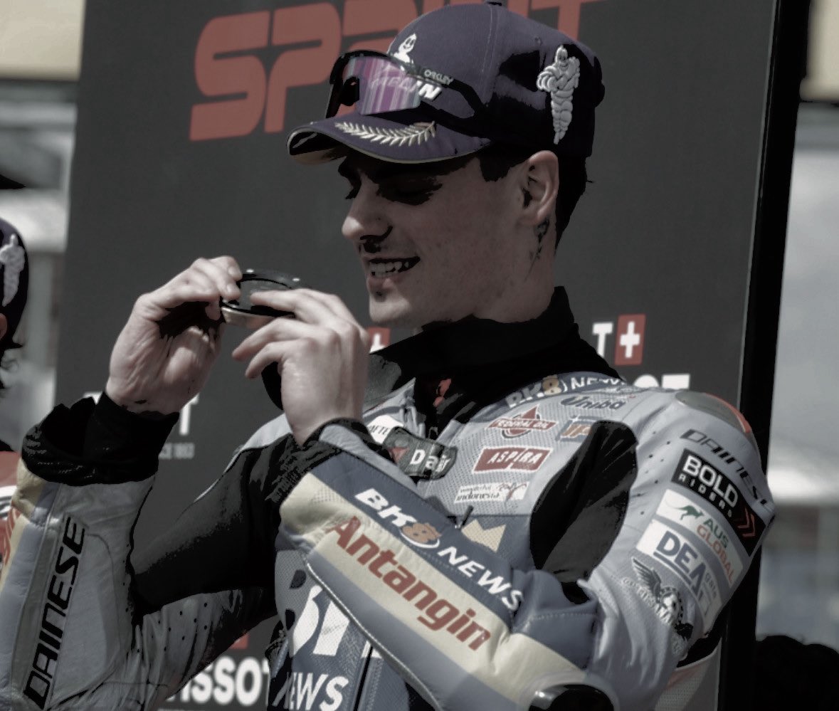icarvsian's tweet photo. ᅠ      
             ;    𝕾𝗜𝗟𝗩𝗔   𝘛𝘖   𝘛͟𝘏͟𝘌   𝕱𝗟𝗔𝗚

seeing  the  continuation  of  his  remarkable  rookie  campaign,  𝗱𝗶𝗼𝗿  𝘀𝗶𝗹𝘃𝗮  secured  a  𝘤͟𝘰͟𝘮͟𝘮͟𝘢͟𝘯͟𝘥͟𝘪͟𝘯͟𝘨  victory  this  weekend  at  the  japanese  grand  prix. ↳ https://t.co/eiq99DPBky