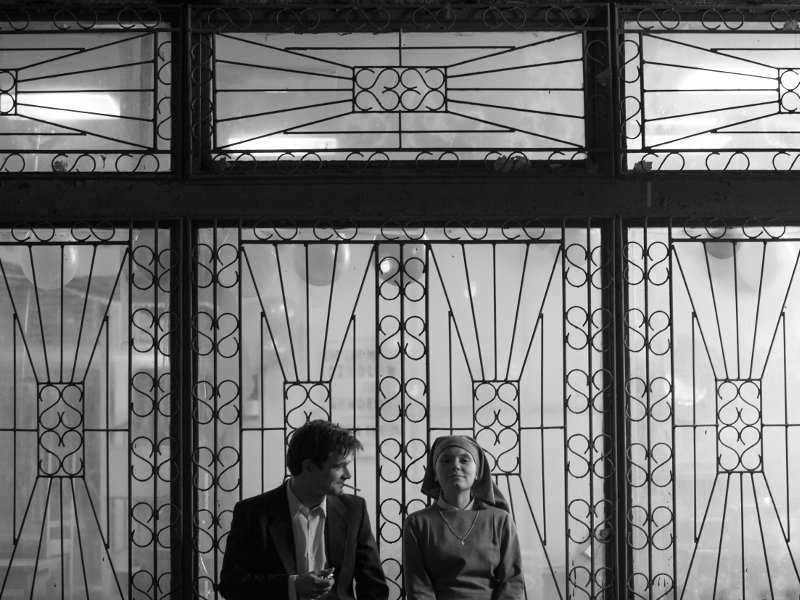 FrameLore's tweet photo. I love how quiet Ida is .
It never tells you what to think or what choice is right .

It just lets you sit with Ida and watch her figure out who she wants to be.

🎬 Ida (2013)
Paweł Pawlikowski

#Ida
#cinema
#Movie https://t.co/0jVGkMFttm