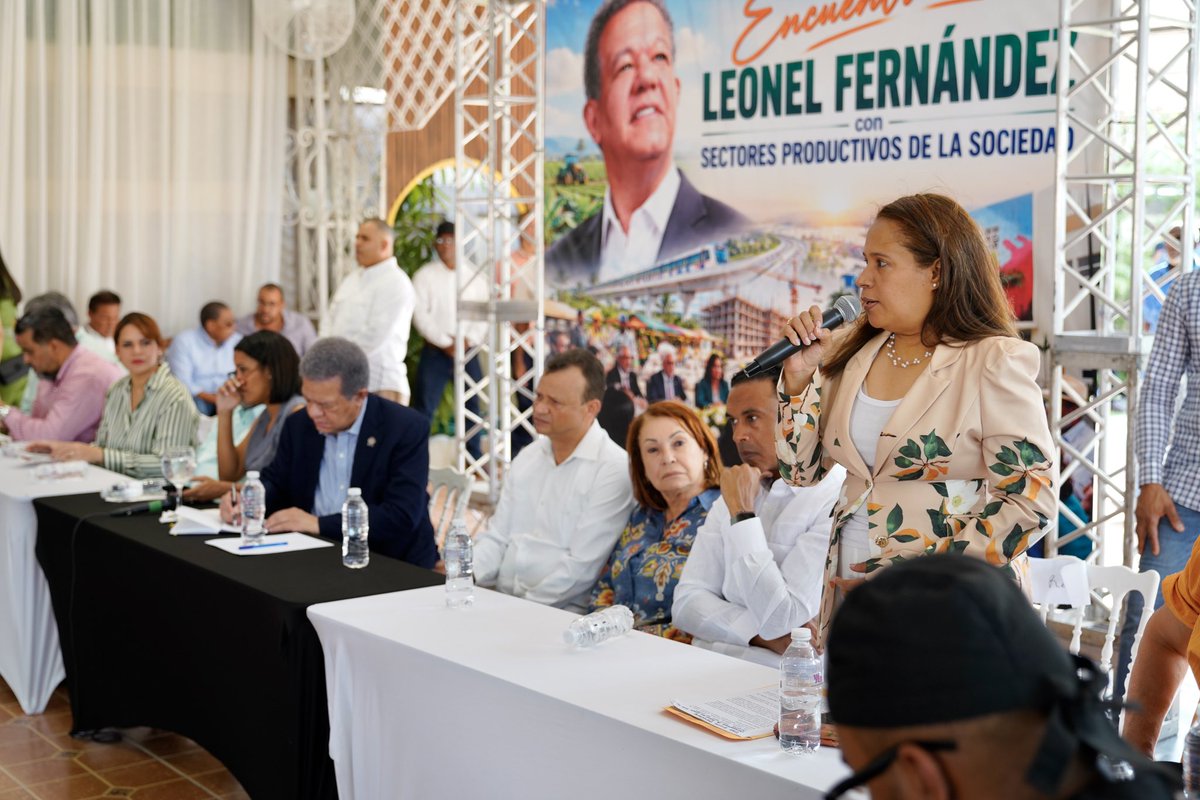 FPcomunica's tweet photo. #FPComunica |

@LeonelFernandez culminó su agenda en San Cristóbal con un encuentro con sectores sociales y productivos de esta provincia.

📍: Villa Shant, #LeonelEnSanCristóbal https://t.co/guUbbRXSsh
