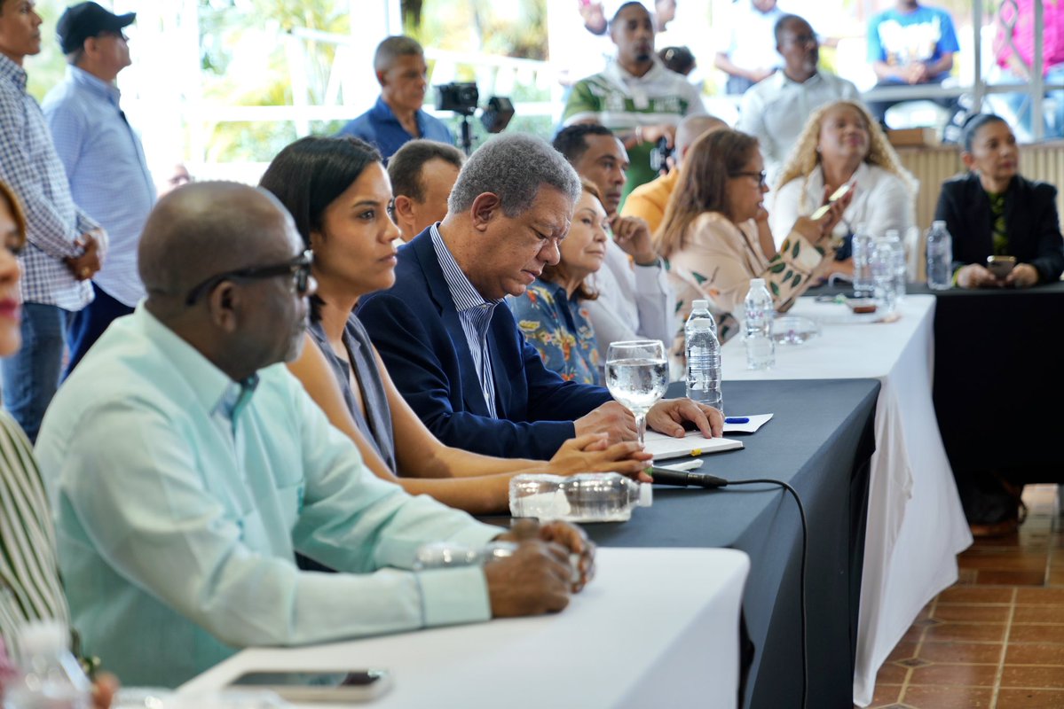 FPcomunica's tweet photo. #FPComunica |

@LeonelFernandez culminó su agenda en San Cristóbal con un encuentro con sectores sociales y productivos de esta provincia.

📍: Villa Shant, #LeonelEnSanCristóbal https://t.co/guUbbRXSsh