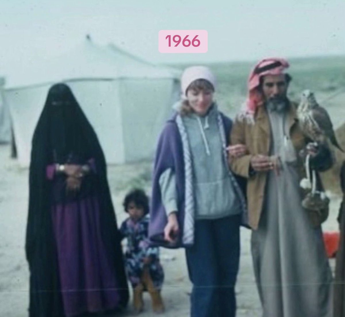 dodoyama6's tweet photo. مرت السنوات وما زالت المرأة المنقبة قسرًا تجبر على الوقوف خلف أسوار لم تخترها.. 
تشاهد الحياة تعاش أمامها بينما تحرم من حقها في أن تعيشها
#٢٠٣٠_بلا_نقاب5
#بلا_نقاب_٢٠٣٠ https://t.co/DCLKcOybnD