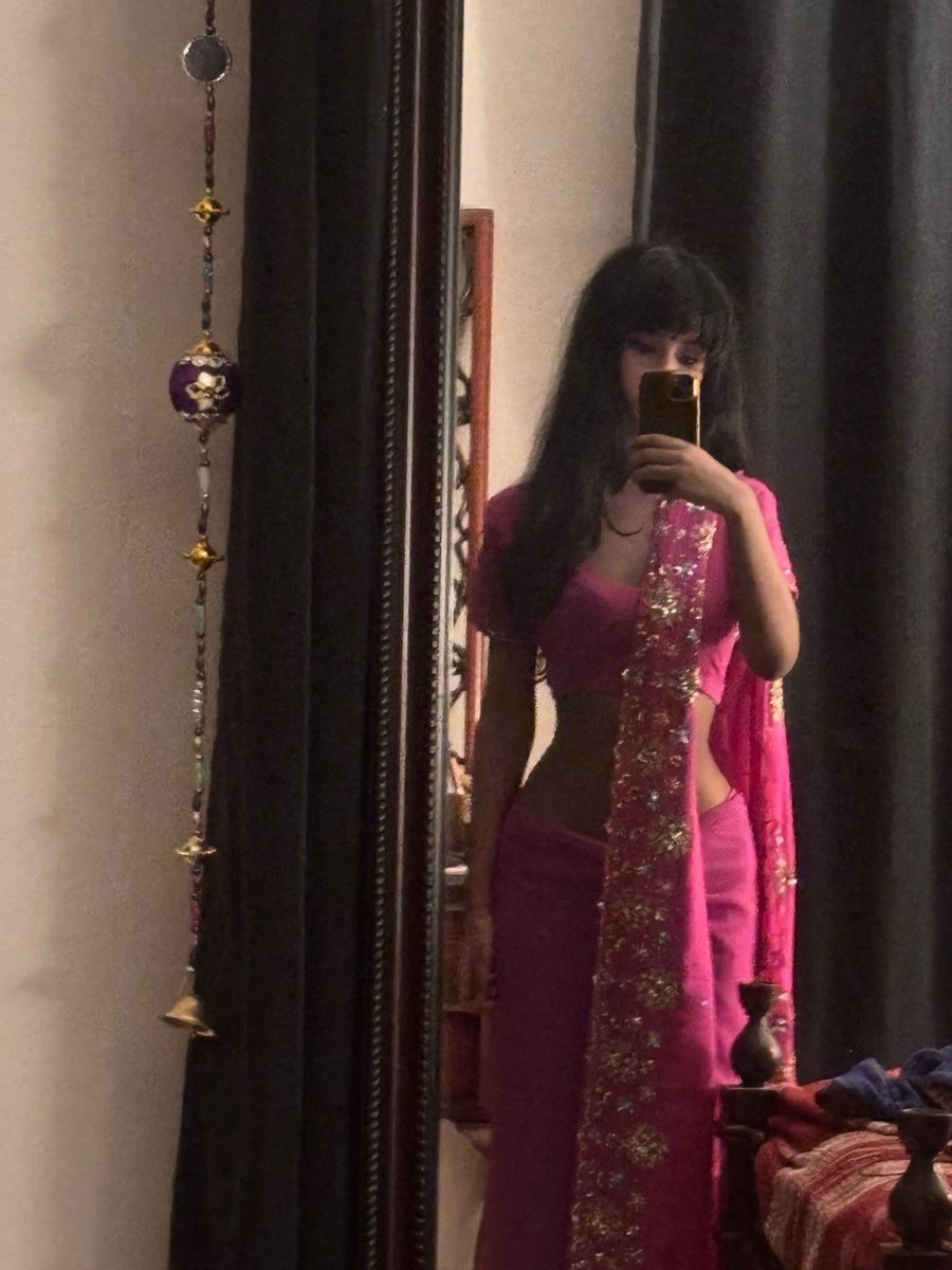 00bnny's tweet photo. never let me drape my own saree again https://t.co/qByDHZTE3M