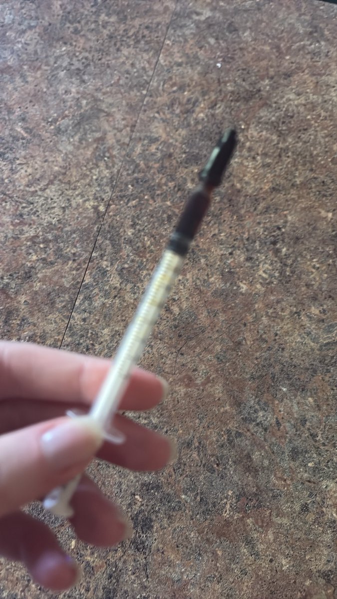 Maevywaveyy's tweet photo. this might be a stupid question but does rick simpson oil (RSO) have calories? if so how many 
#weedtwt #drugtwt #edrtwtㅤ https://t.co/fM3zROEbjc