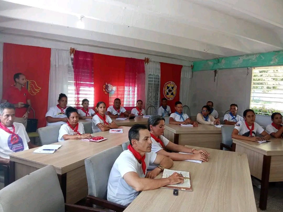 epmartires28lt's tweet photo. Inicia en la Escuela Pedagógica Rita Longa Aróstegui de #LasTunas #Cuba clase metodológica con dirigentes estudiantiles de la OPJM y la Feem de Las Tunas https://t.co/cLwnp7rdID