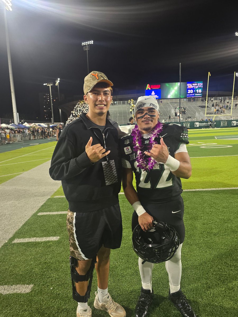 _Blesssix's tweet photo. Great experience watching the braddahood play against San Jose State! #TYJ #AG2G

@UH_mpo2 @WarriorAccess @ursua05 https://t.co/bYBKGU8oqM