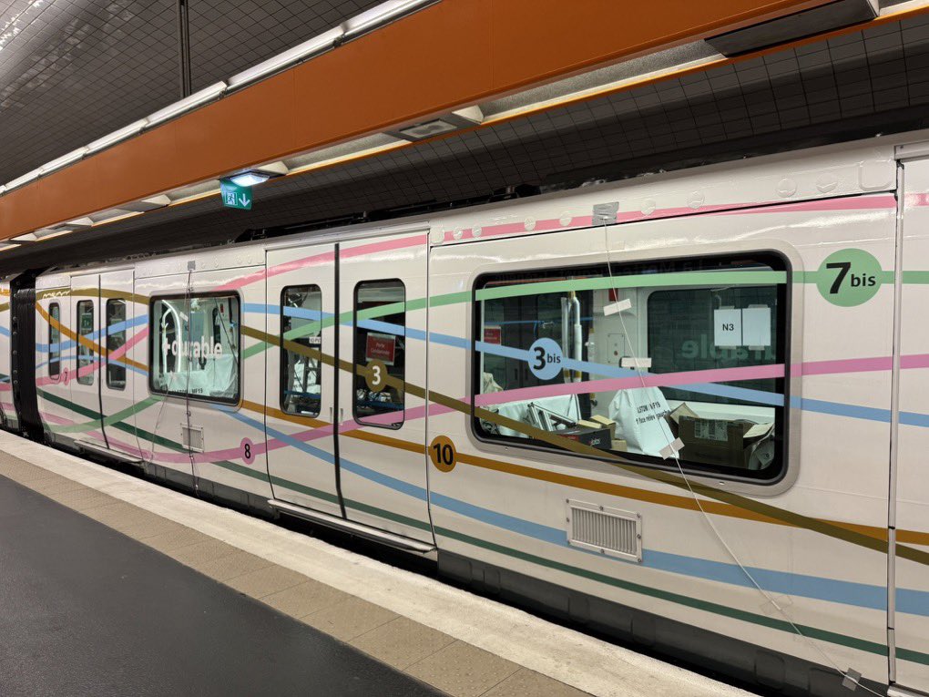 metropulser's tweet photo. 📸 Magnifique photo du MF19 prise par @ StitchOnX ! 🚇✨

Vous en pensez quoi de ce nouveau métro ? Dites-nous votre avis en commentaire ! 👇

#MF19 #Métro #RATP #Paris https://t.co/eIpZF4LOgy