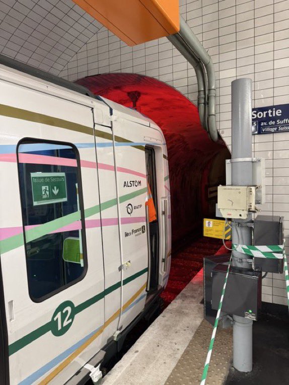 metropulser's tweet photo. 📸 Magnifique photo du MF19 prise par @ StitchOnX ! 🚇✨

Vous en pensez quoi de ce nouveau métro ? Dites-nous votre avis en commentaire ! 👇

#MF19 #Métro #RATP #Paris https://t.co/eIpZF4LOgy