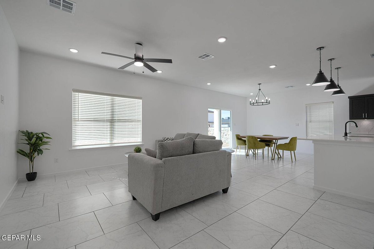 JRod7912's tweet photo. Looking for a home on the North East? 
Minutes away from Fort Bliss? 

12164 BAHJAT DR, El Paso, TX 79934 just hit the market!

Take a look at this awesome space: 

https://t.co/NqRJCPM5yr https://t.co/E3rSZhIviN