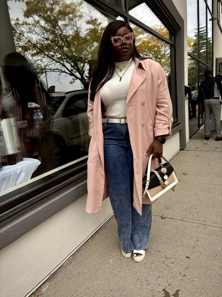 Africangirlade's tweet photo. Soft pink, bold energy, and a little autumn magic🍂🩷 @Gbemi010 @Dharmilolarr01 @Olamiiposiii https://t.co/52f6nxLYGi
