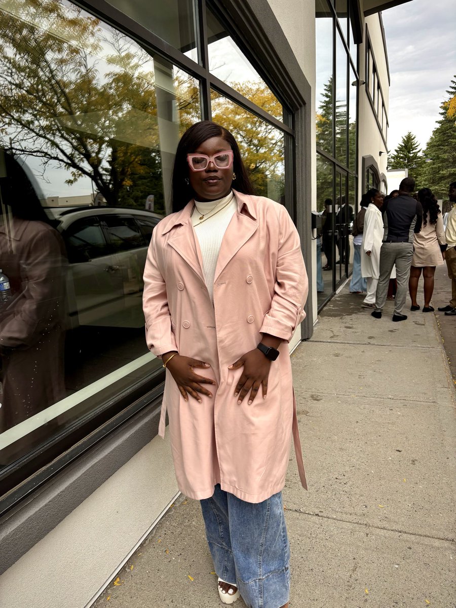 Africangirlade's tweet photo. Soft pink, bold energy, and a little autumn magic🍂🩷 @Gbemi010 @Dharmilolarr01 @Olamiiposiii https://t.co/52f6nxLYGi