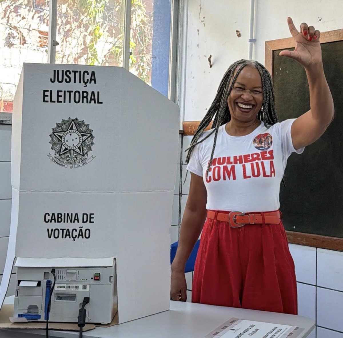 tracklist's tweet photo. 🚨 Olívia Santana (PCdoB) é ELEITA deputada federal pela Bahia. #Eleições2026 🗳️ https://t.co/wOqQ9bHJcx