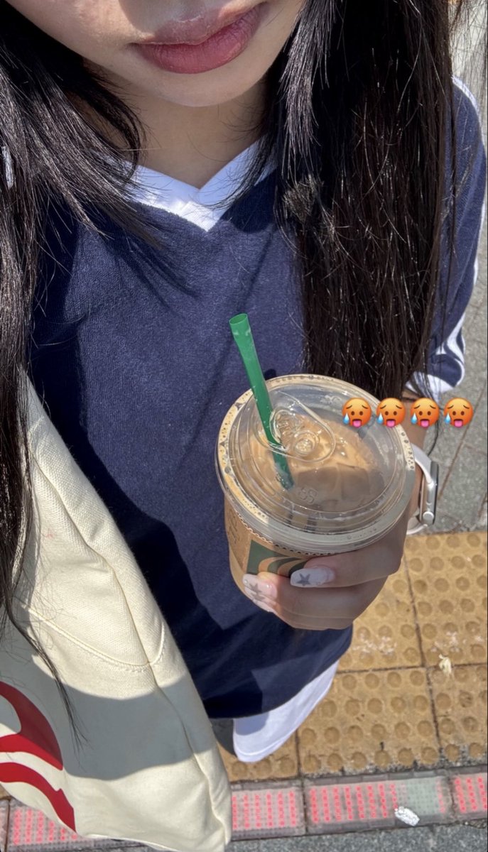 ____Ulllloo's tweet photo. 여름다시죠라☀️🥵 https://t.co/bJR5L0ySoS