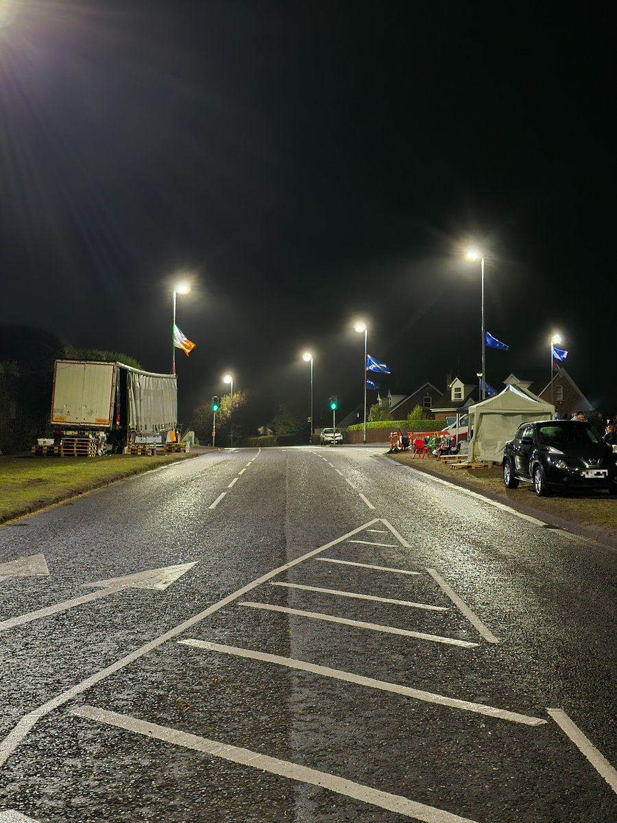 shaymurphyie's tweet photo. All is quiet on the Garvaghy Road tonight. Great crowd here doing the night watch. Our spirit is high.

No going back.  🇮🇪 

Please repost and show your support for the residents of Garvaghy Road. https://t.co/MDBF8d1mPO