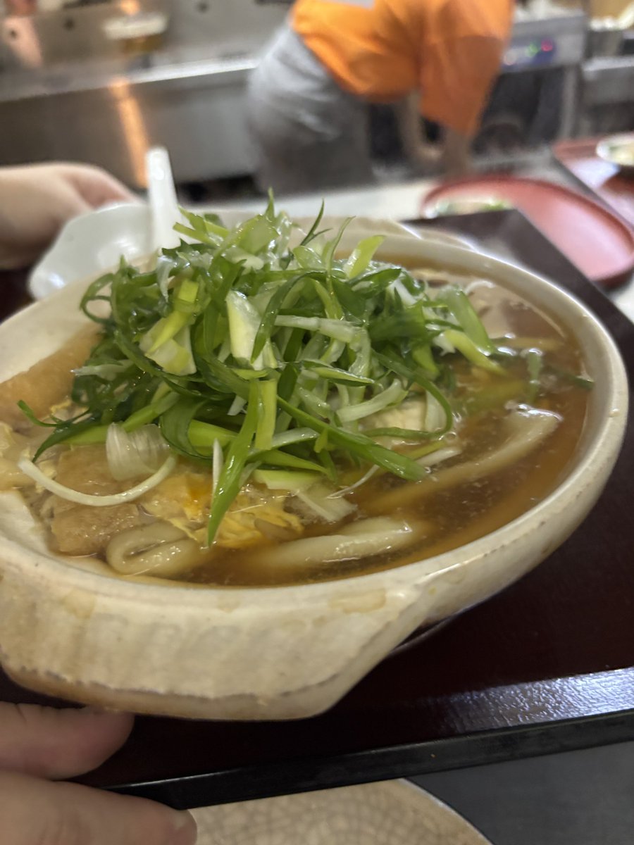 toysudon's tweet photo. おはようございます
本日🈺
昨晩賄いで当店の一日おいた
うどん、煮込みで実食
煮込んでも煮崩れしませんし
ふやけずしっかり弾力もあり
これからの時期煮込み推進！
あと
年配の方セット物
ボリュームある為注文時
ご飯かうどん少なめ推進中
🍚は変わりませんが
うどんは割引ます
無理なさらずに https://t.co/574E8M6WEM