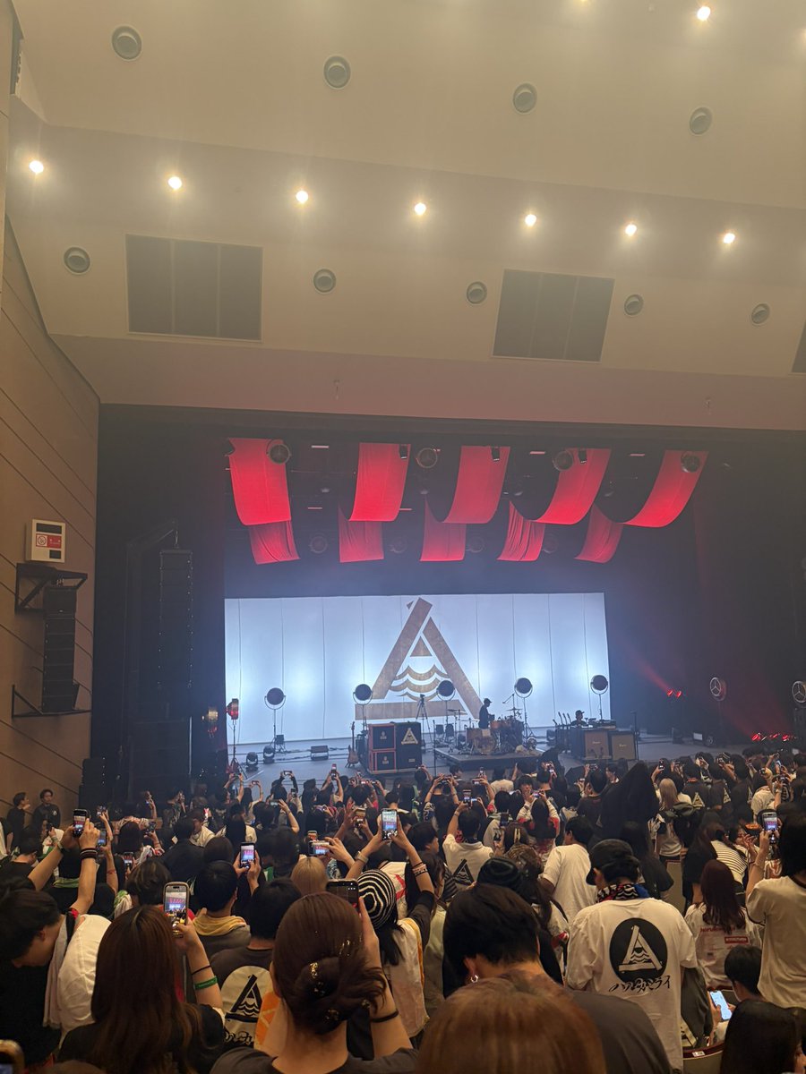 Cimisi's tweet photo. 千葉から車中泊で行った甲斐ありました。

#AVAN  #ハルカミライ  #仙台 https://t.co/1aStEEYbvX