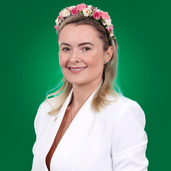 CentralDireitaX's tweet photo. Julia Zanatta é oficialmente reeleita deputada federal por Santa Catarina e se torna a mais votada da história do estado.

#Eleições2026 https://t.co/C5ZVpFpexS