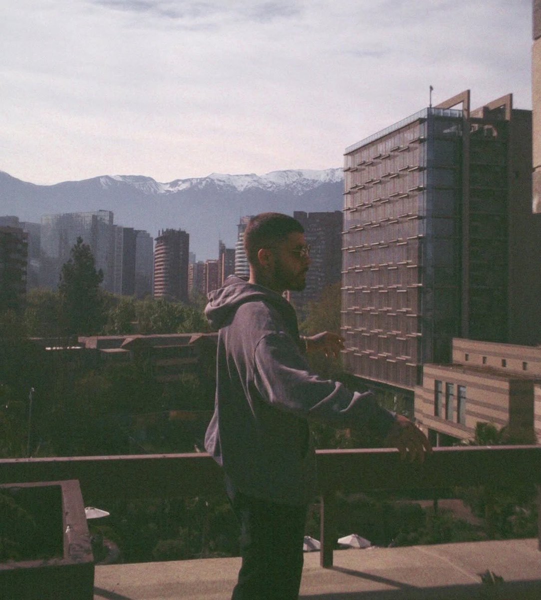calamitynilz's tweet photo. just saw the ig dump and why is Zayn lowkey always on some roof😭😭😭 https://t.co/rHGb7L47A7