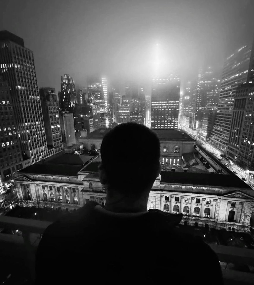 calamitynilz's tweet photo. just saw the ig dump and why is Zayn lowkey always on some roof😭😭😭 https://t.co/rHGb7L47A7
