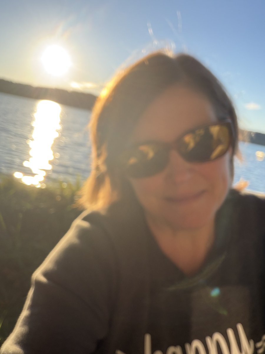 TrimpeChristine's tweet photo. I made it. Easy-peasy drive. No one is heading UP north on a Sunday in October 😁🌞

I will chill here and watch the sunset. 

This week I plan to write, pray, fast, grieve and just breathe!

#UpNorth #LimeLake #WritersRetreat https://t.co/HPk6sN313f