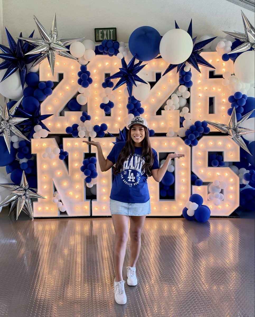 jen_deleon's tweet photo. NLDS 💙 https://t.co/eIZUzHGhkk