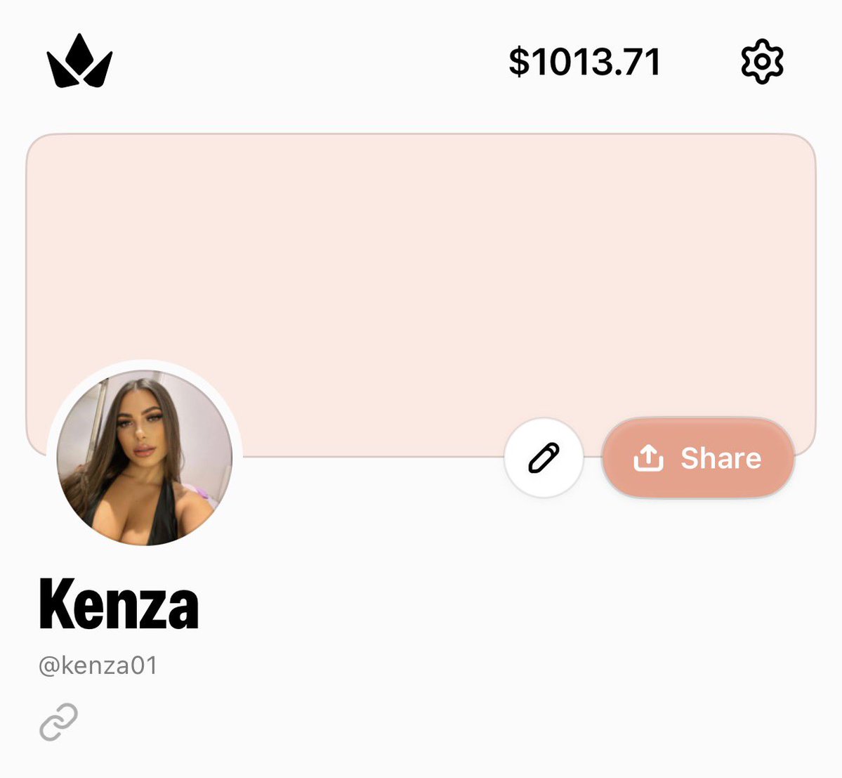 _Kenza0's tweet photo. 4 figure days make me hornyyy hehe https://t.co/RevHJDt0kg