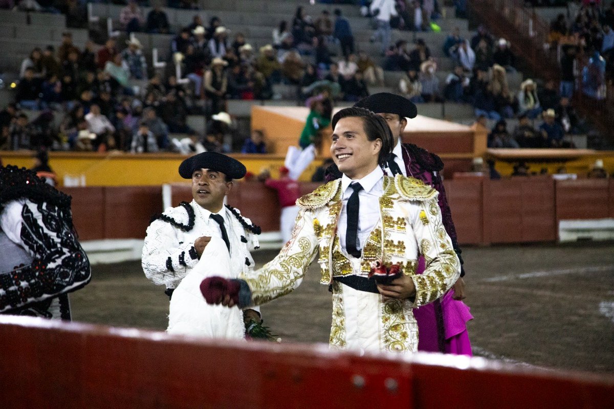 plataforma3mx's tweet photo. 🐂🎺 Apizaco vivió una tarde taurina con el tercer cartel de la Copa Pana, donde cuatro novilleros enfrentaron ejemplares de Rancho Seco ante una plaza con gran ambiente y tradición. https://t.co/91VoMloWAh