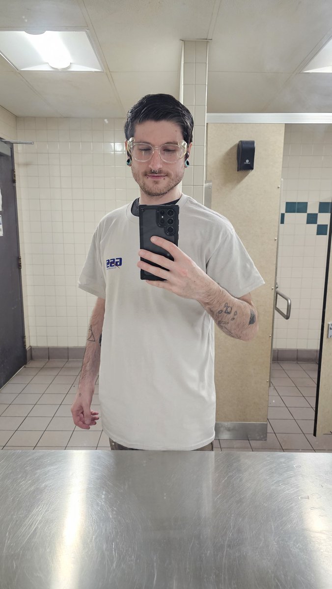 StayGoldnPony's tweet photo. @Yearofthechudd @DigitalAlucard Thats me mate. Kinda creepy for you to save and post a photo of someone else. 🤡💀 https://t.co/xiEa7YhQvK