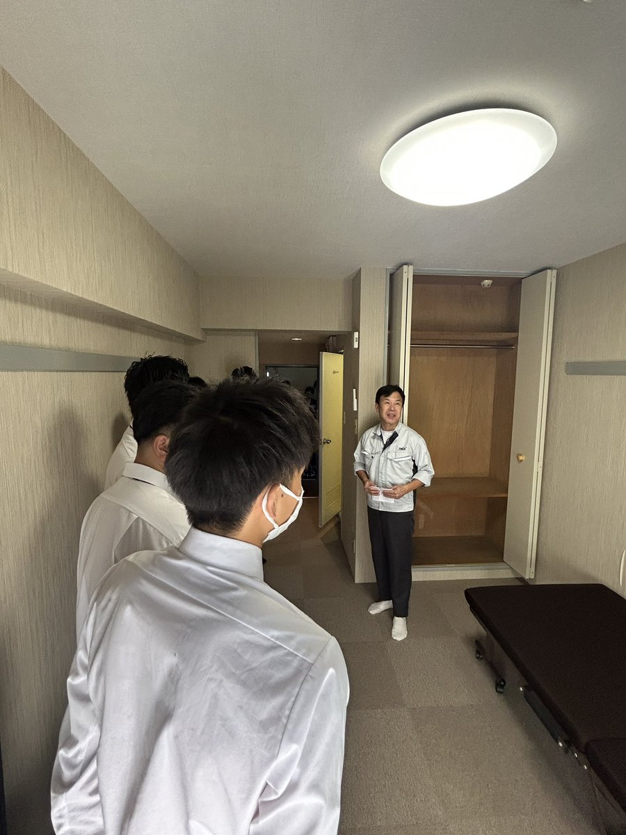 TREX_PR's tweet photo. 日本トレクスでは10月1日に内定式が開催されました！

内定証授式㊗️から内定者同士の交流を深めるゲーム️📝、先輩社員との座談会🗣など様々な企画を行いました(∩´∀`∩)

残り半年の学生生活を思う存分楽しんでいただいて、4月に元気な皆さんと一緒に働けるのが今から楽しみです( ´ ▽ ` )🍊 https://t.co/pfFxbpKLFy