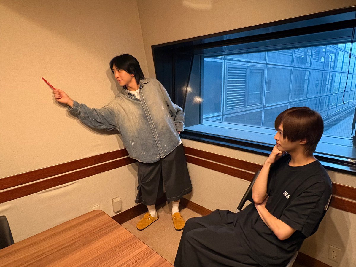 7mpickup_tfm's tweet photo. 今日の担当：佐藤新＆鈴木大河🩷💙

「IMP.の #IMPickup」今日も放送！📡
10月5日、今日はなんの日でしょう？？

#佐藤新 #鈴木大河 がピックアップ☑️
学校生活に欠かせない、あの存在にまつわる日🏫
今でも二人を応援してくれている素敵な恩師！

📻https://t.co/qtiiHwGcys

#IMP. @_7mp_official_ #TOKYOFM #JFN