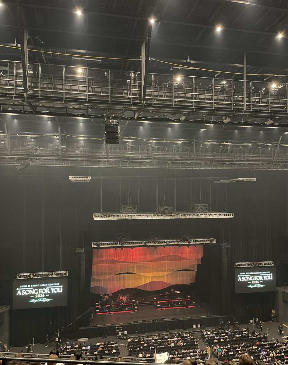 scemizuno's tweet photo. 韓国の「バラードの帝王」「鼓膜彼氏」、ソンシギョンさんのライブ@東京ガーデンシアターへ。甘くパワフルな歌声と緩急、バラードだけでなくダンスやラップなどなど、楽しいステージが3時間超もありすばらしい〜！ってなりました。誘ってくれてありがとう、長い付き合いの友。 https://t.co/vZwXAUR7pr