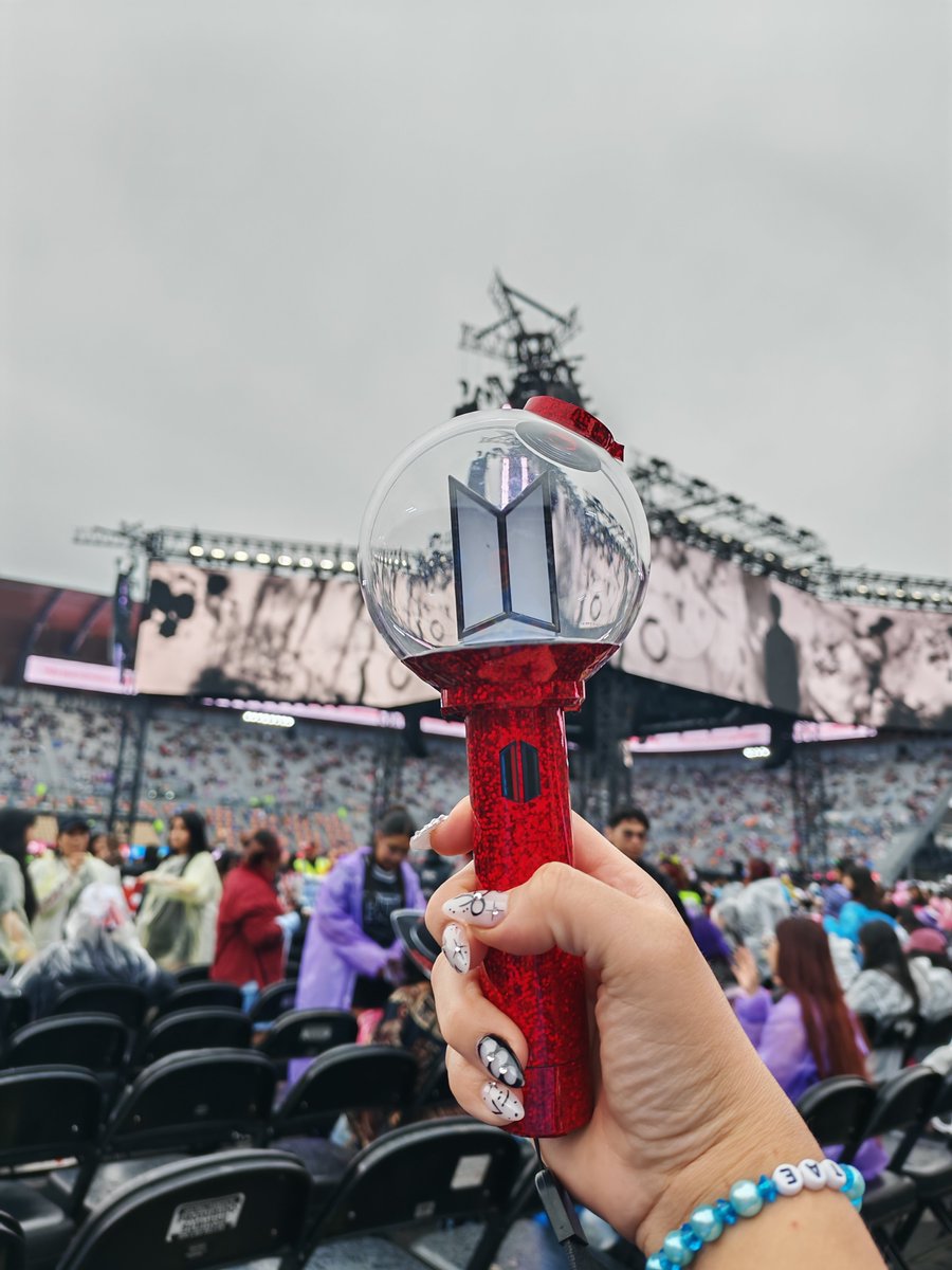 hvjklove's tweet photo. Ando sentimental, pongan una fotito de su AB en el concierto 🥹✨ https://t.co/TQmqmQHym3