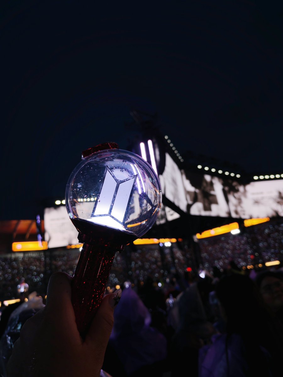 hvjklove's tweet photo. Ando sentimental, pongan una fotito de su AB en el concierto 🥹✨ https://t.co/TQmqmQHym3