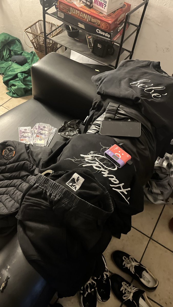 heartcoldkylo's tweet photo. I swag everyday y’all boys only swag on Christmas day! 🥱 https://t.co/9HBtIcEHii