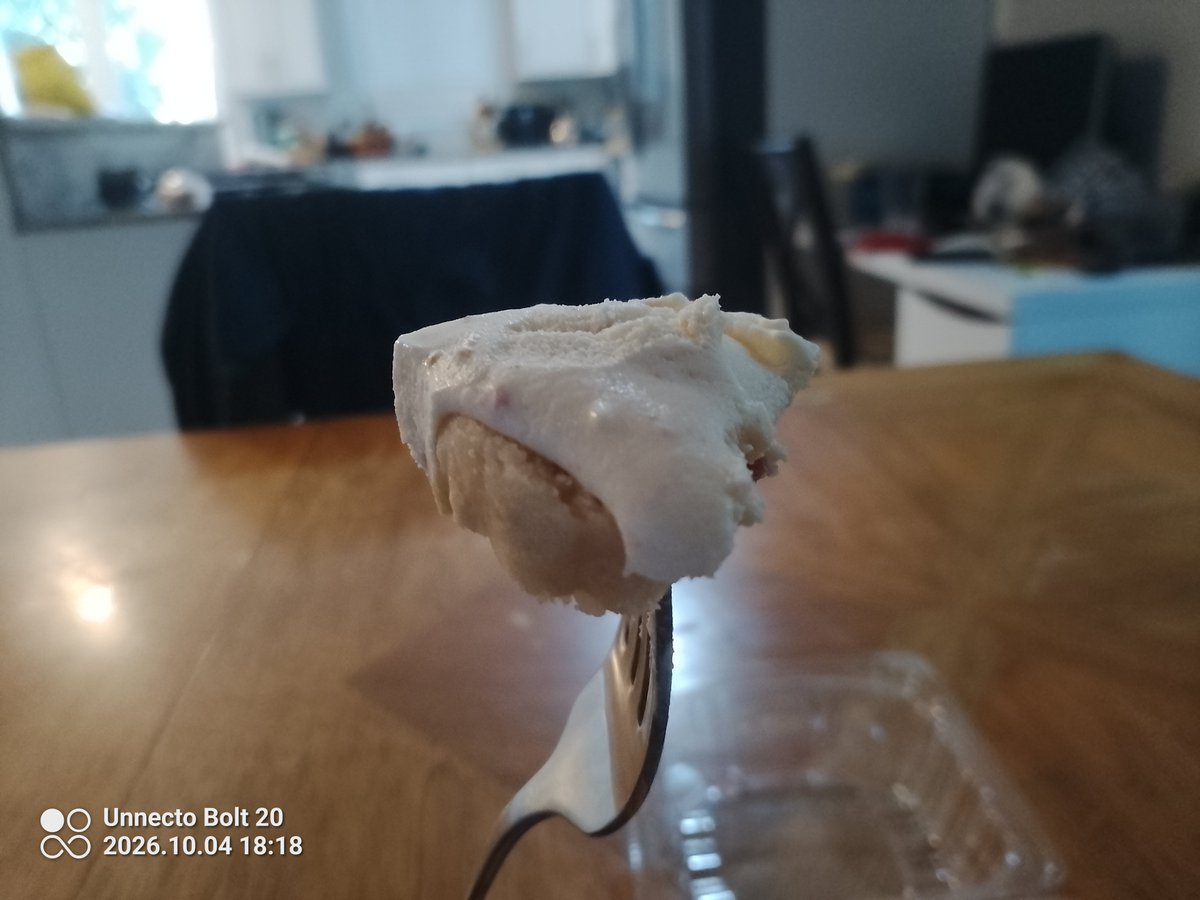 ShaodexRK's tweet photo. 🧡🖤-"Just Eating Guava"||❤️🍰
(Sweet Cravings Activated) 💗💞💘
•
•
—(Ill also save it for later!, Also gonna post something more soon latee ^^ ✨️v✨️)
#CreatorPost #RK_Post #irlpost
#dessert #randompost https://t.co/4EwscYXOV7