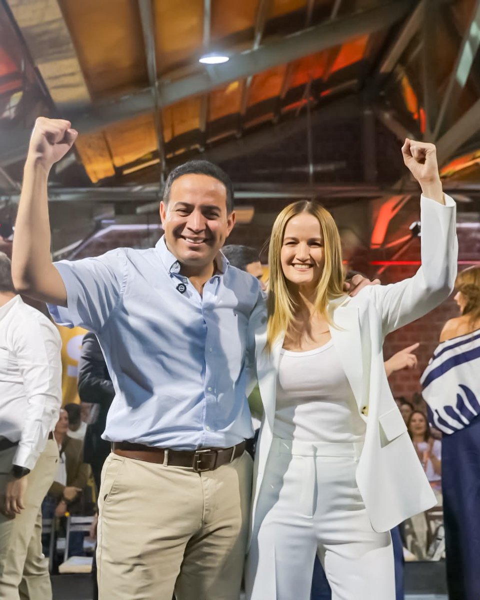 ricardopyok's tweet photo. ¡Felicidades, @solenu, flamante intendenta de Asunción! 🇵🇾

Hoy Sole demostró que sí es posible cambiar este sistema. Ganó la gente y quedó claro que la unidad de todos los paraguayos es el camino para avanzar. https://t.co/gy2T8k3BJv