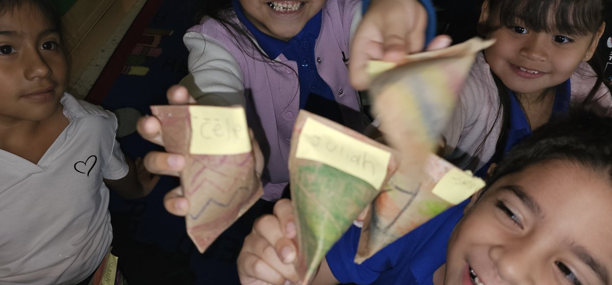 BuddHarrell's tweet photo. JUNTOS LEAMOS in the Harrell Budd Library.  What a hit it was by making MARACAS!!!! This was so much fun! Students handmade and colored their own maracas. Did we turn the party out? Yes, WE DID! 🪇🪇🪇🪇 https://t.co/ou5mhoiQL7