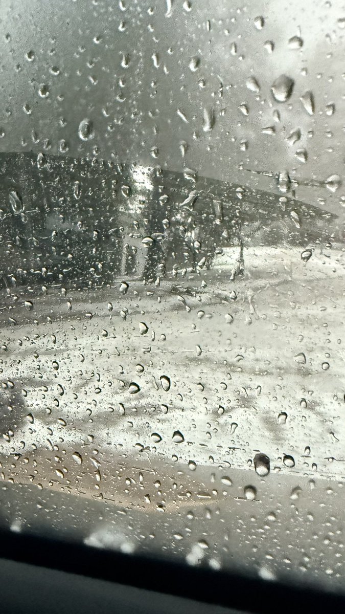 apsn68's tweet photo. @GKecuador Nadie está preparado para este tipo de granizada, esperemos que solo haya sido el Cordonazo de San Francisco !! https://t.co/psPTQVCVFV