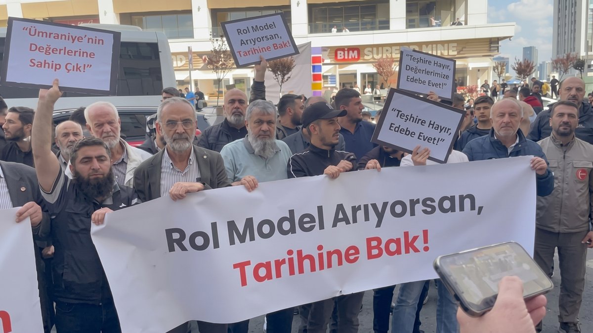 BirGun_Gazetesi's tweet photo. Ümraniye'de Japon kültür ve anime festivaline gerici saldırı: "Ailem Güvende" operasyonlarına atıf yapıldı
https://t.co/sJ1TvhbHC0 https://t.co/6b33YiH6F7
