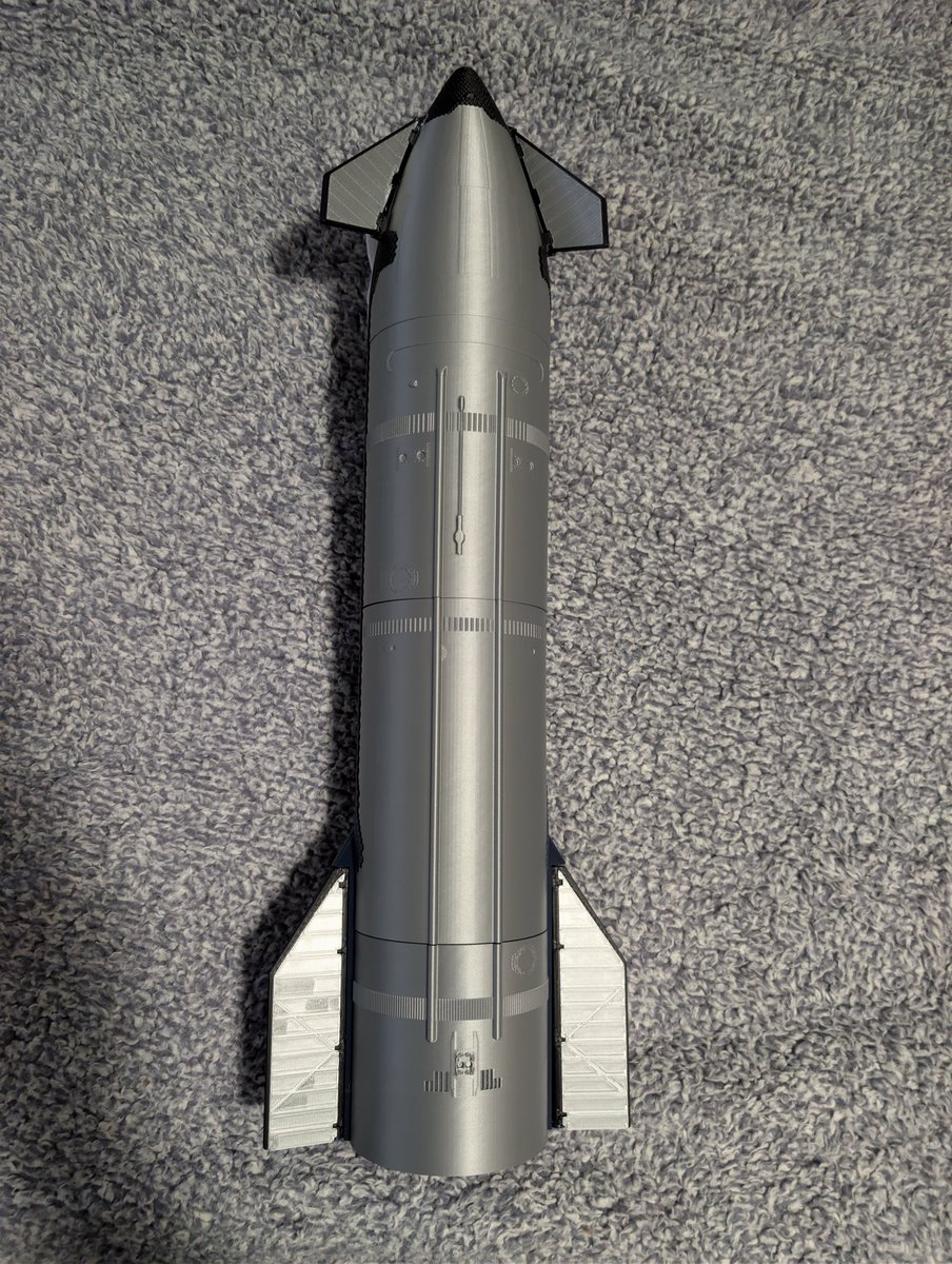 MotorCroaker's tweet photo. Just finished this great Starship print and I think it came out great! This thing is huge though. 
The model was made by Larsvommars on makerworld... His work is incredible! https://t.co/kyvuRvBz9p