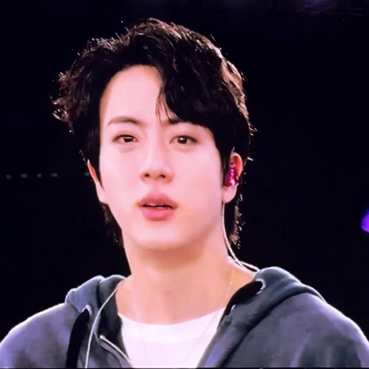 jinslookbook's tweet photo. is this normal? https://t.co/avLqUUI6TE