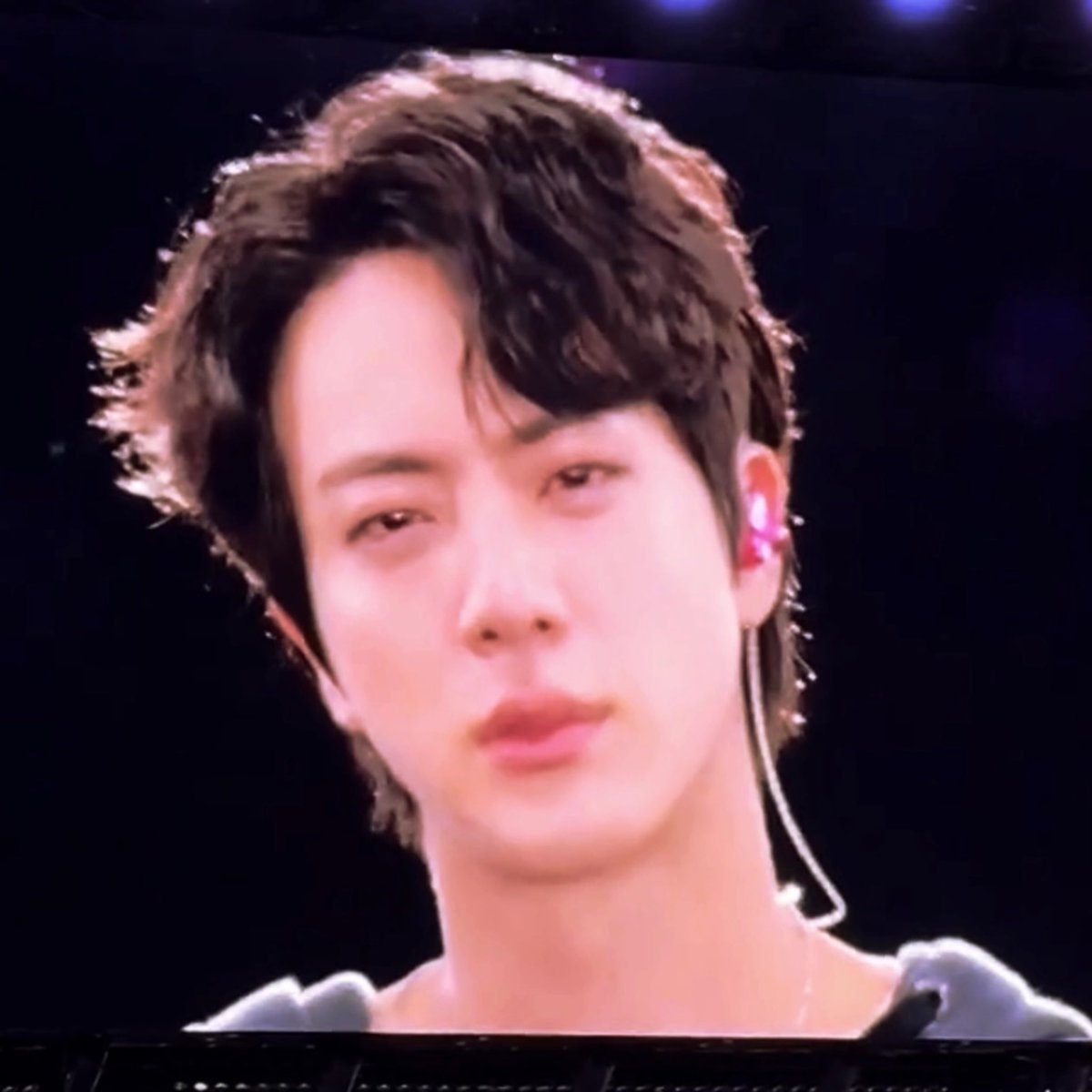 jinslookbook's tweet photo. is this normal? https://t.co/avLqUUI6TE