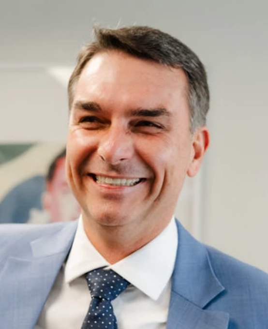 SiteJamesons's tweet photo. Com um Senado Federal DOMINADO pela direita e Lula saindo enfraquecido dessas eleições, o sonho do fim da escala 6x1 está praticamente morto e enterrado.

É, trabalhador, bora trabalhar mais para garantir o conforto dos políticos, que seguem trabalhando só dois dias por semana. https://t.co/hUiXV4FF7U