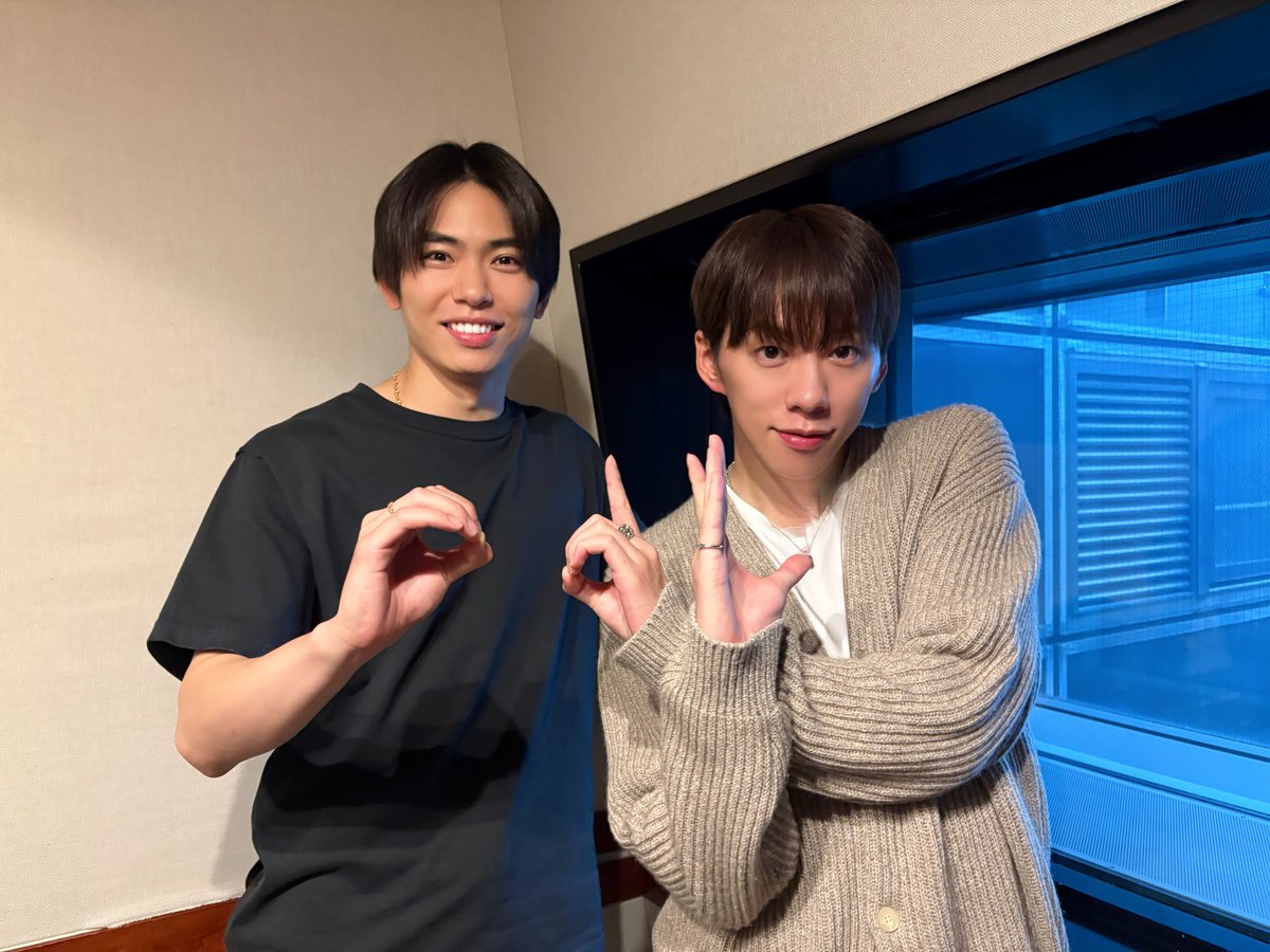 7mpickup_tfm's tweet photo. 今日の担当：基俊介＆影山拓也💚❤

「IMP.の #IMPickup」今日も放送！📡
10月6日、今日はなんの日でしょう？？

#基俊介 #影山拓也 がピックアップ☑️
車だけじゃなく、実は洋服にも関係するもの…？👕
身近なところに使われている！？
あの意外な存在をピックアップ！

📻https://t.co/FvFlzgKrFD

#IMP. @_7mp_official_ #TOKYOFM #JFN