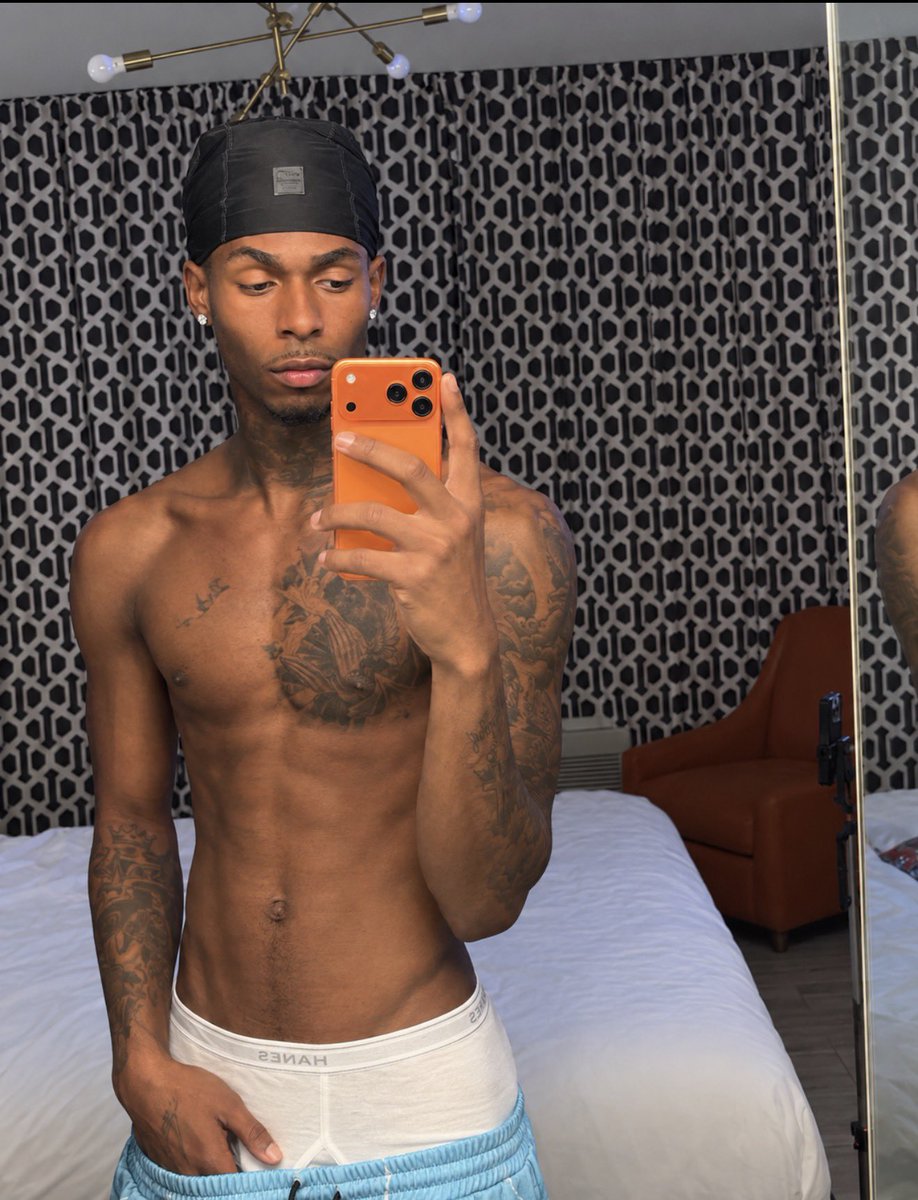 itxScarFace's tweet photo. Look me in my eyes, when I say I love you am I lyin🥺🫣 https://t.co/FaT2RhoZmB