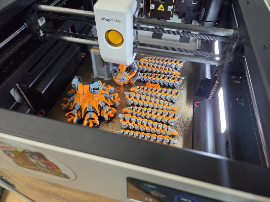 JERRY_3DHP's tweet photo. Robo Octopus Almost done on the SnapMaker U1 
in PolyMaker Panchroma and ESUN filament.
#Polymaker #eSUNfilament #SnapmakerU1 https://t.co/eZptAwrqdE