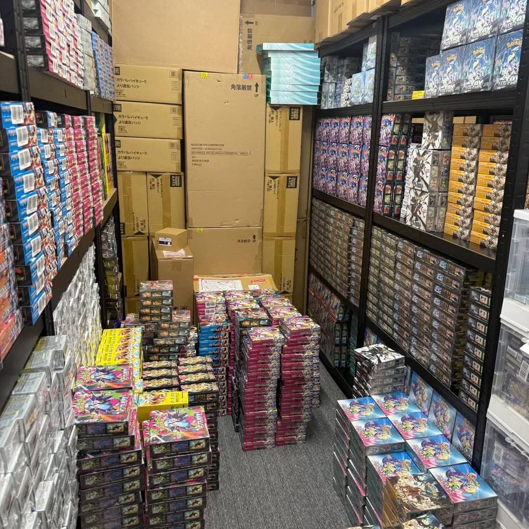 David__Pulls's tweet photo. POKÉMON STOCK IS LOADED 🔥🔥🔥

Boxes on boxes… and now it’s time to move some of it.

Looking to sell to serious Pokémon collectors &amp; sealed investors.

📦 Sealed products
💎 Multiple sets available
📩 DM me if you’re ready to buyer 

Who’s taking a box home? https://t.co/LK5Y3Lk8rX