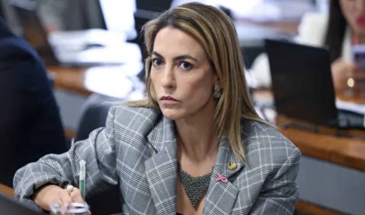 OFCBostil's tweet photo. Em 2018 puxou o saco do Bolsonaro para se eleger senadora, em 2022 migrou pro lado do Lula, mas em 2026 ficou sem votos e apoio de ninguém! 

Deixe aqui as suas risadas para a Soraya Thronicke https://t.co/jDTFeb4ThZ