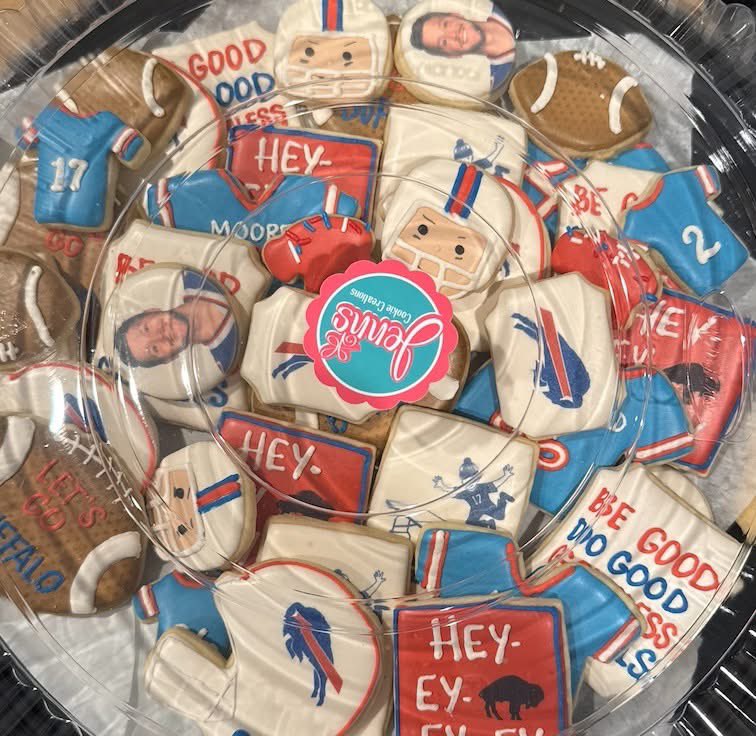 difloriofor138's tweet photo. While the Bills came up just short today, we had a GREAT time at Tracy's Bills Watch Party this afternoon in Henrietta. Special thanks to Nashvilles for hosting us and to all of our supporters and new friends that came out to help us fight for change. Let’s go win this Election! https://t.co/eoLWzGdRqK