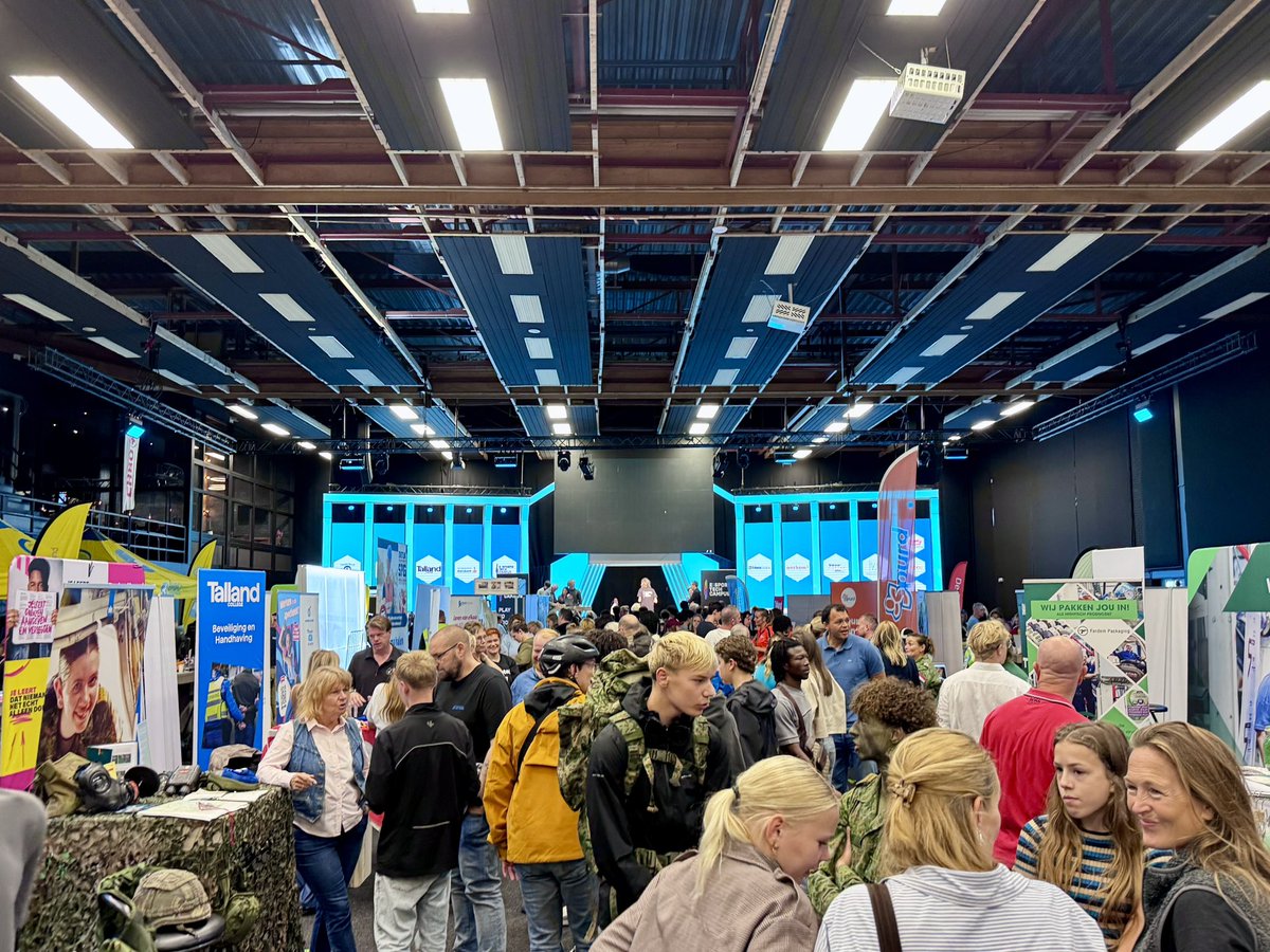 FVD__Purmerend's tweet photo. Vandaag was FVD Purmerend aanwezig bij Waterland Werkt in H20. Onderwijs, technologie en bedrijfsleven komen hier samen. Goed onderwijs, vakmanschap en kansen voor jongeren in onze regio! 🇳🇱

#FVD #Purmerend #WaterlandWerkt https://t.co/A5hDEhAHCQ