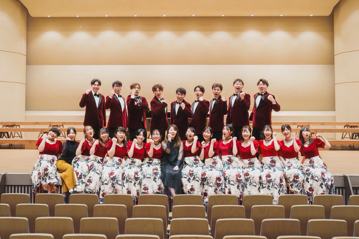 sasamitowasabi's tweet photo. 昨日は！
今週末に控えた関東合唱コンクールに向けて、ホール練習を行いました✨

本番を想定し、ホールでの響きや声のバランスを確認しながらみんなでじっくり練習しました🎶

ここまで積み重ねてきたものを大切に、最後までみんなで頑張ります💪✨

私たちらしい歌声を届けられますように☺︎ https://t.co/GaoILhBWun
